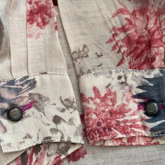 Gorgeous blouse from Soft Surrounding! Floral print, long sleeves, size XS. - Picture 9 of 11
